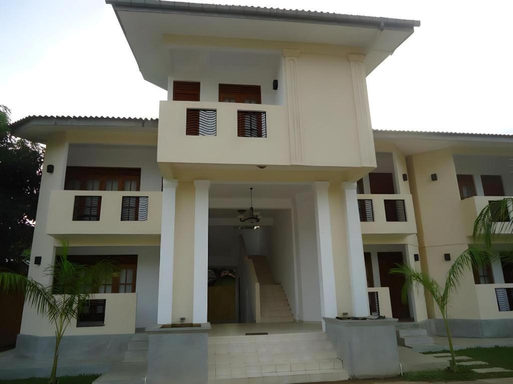 Kent Hotel Tissamaharama Exterior foto