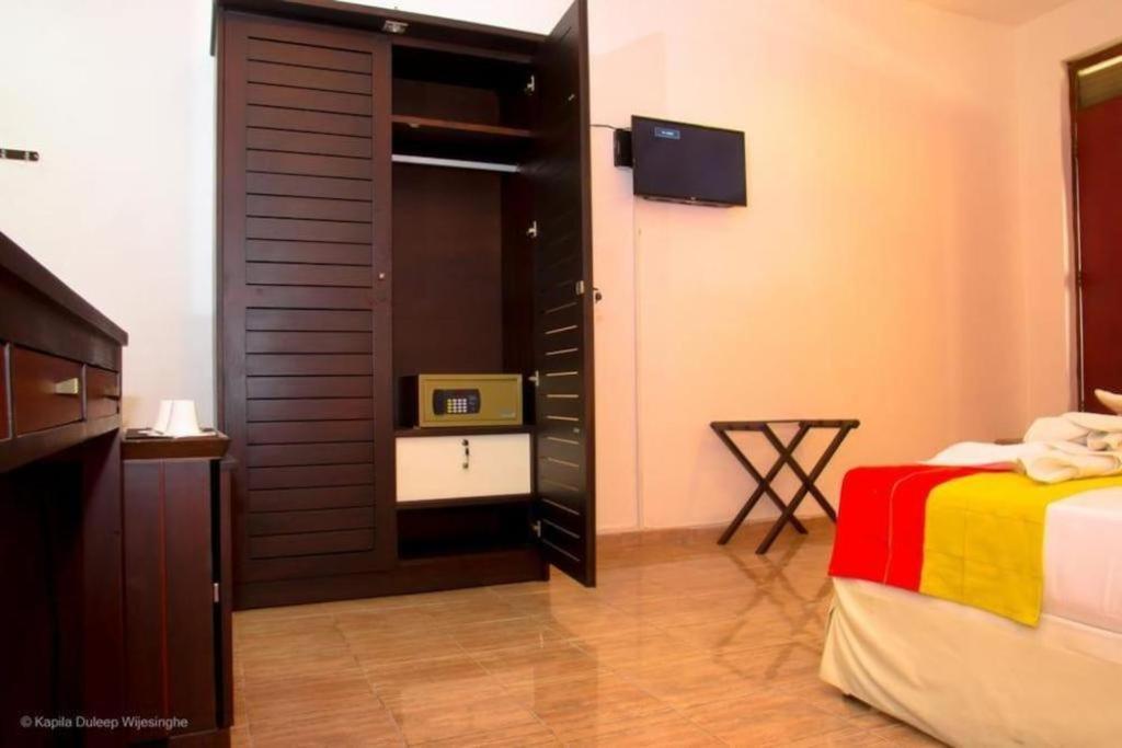 Kent Hotel Tissamaharama Exterior foto