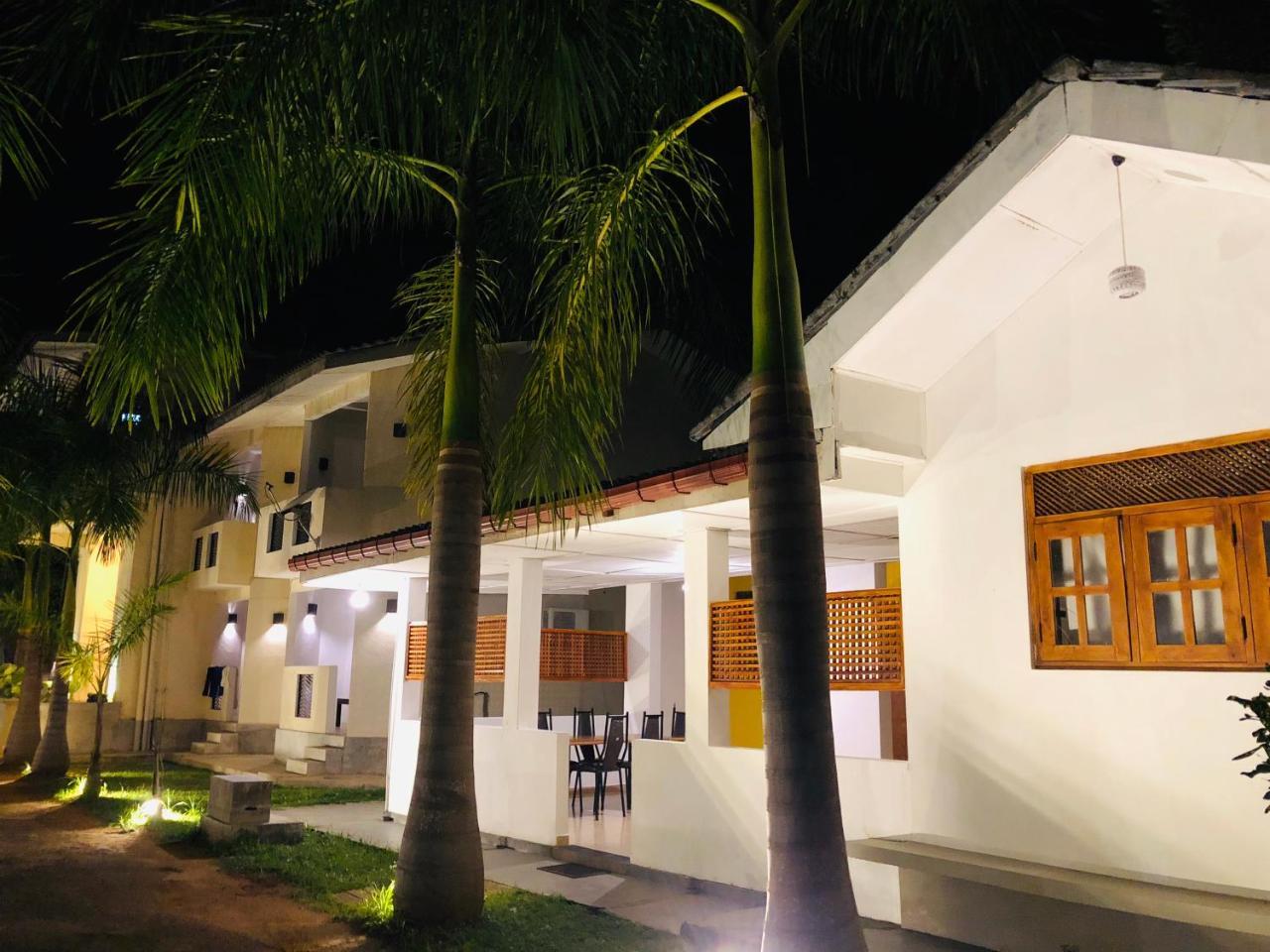 Kent Hotel Tissamaharama Exterior foto